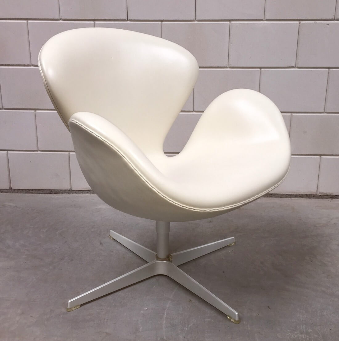 white swan chair